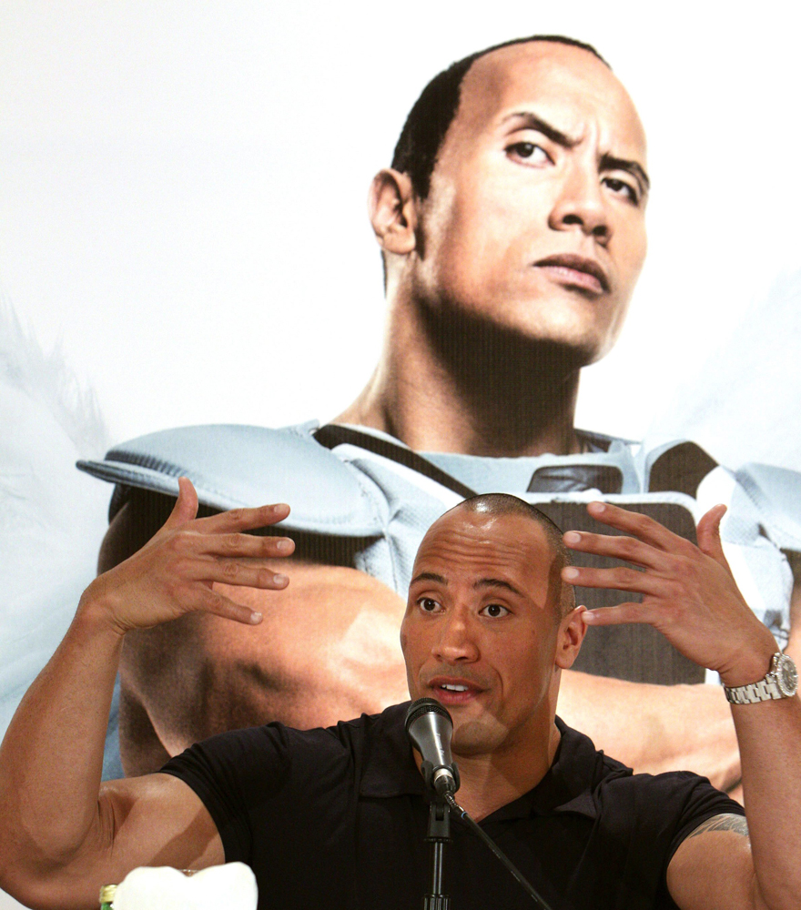 الممثل الأمريكي دواين جونسون خلال مؤتمر صحفي لعرض فيلمه الأخير \, image size:880x1000