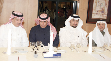 الاقتصادية تحتفي بوفد «إنسياد»