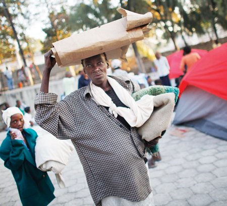 جهود الإغاثة الضخمة تسير متعثرة