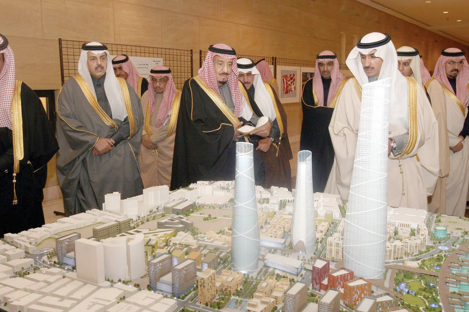 تحويل «الظهيرة» إلى منطقة اجتماعية واقتصادية والكشف عن أبراجها التجارية