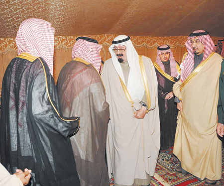 الملك عبد الله يستقبل محافظ رماح ومواطنين في روضة خريم