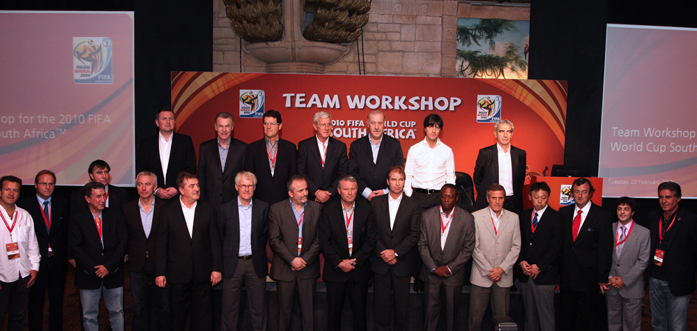 مدرب الجزائر رابح سعدان وعدد من مدربي المنتخبات المشاركة في نهائيات كاس العالم يحضرون ورشة عمل مقامة في صن سيتي.