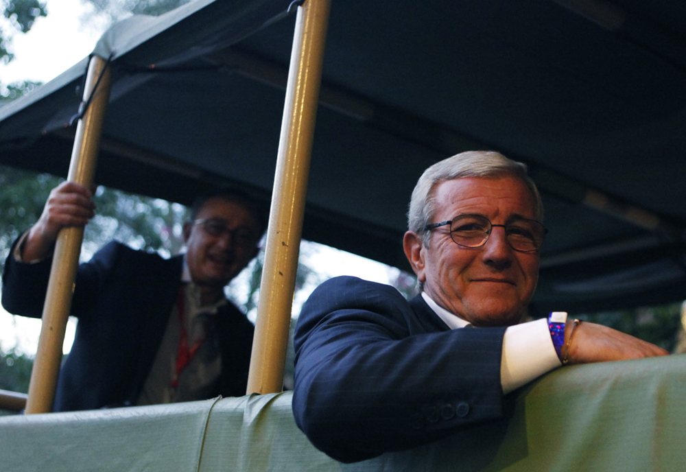 مدرب الجزائر رابح سعدان وعدد من مدربي المنتخبات المشاركة في نهائيات كاس العالم يحضرون ورشة عمل مقامة في صن سيتي.