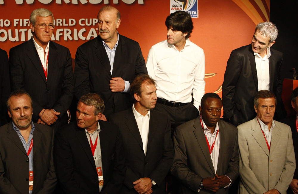 مدرب الجزائر رابح سعدان وعدد من مدربي المنتخبات المشاركة في نهائيات كاس العالم يحضرون ورشة عمل مقامة في صن سيتي.