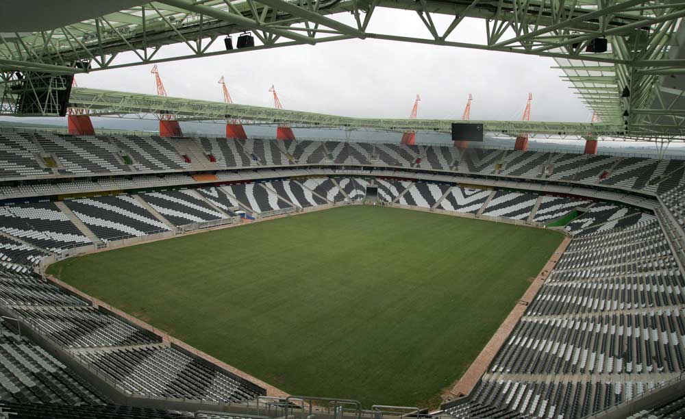 استاد مبومبيلا في جنوب إفريقيا مستعد لاستقبال مباريات  نهائيات كأس العالم 2010 لكرة القدم