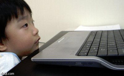 مجموعة من القواعد تحدد آداب التعامل عبر شبكة الانترنت