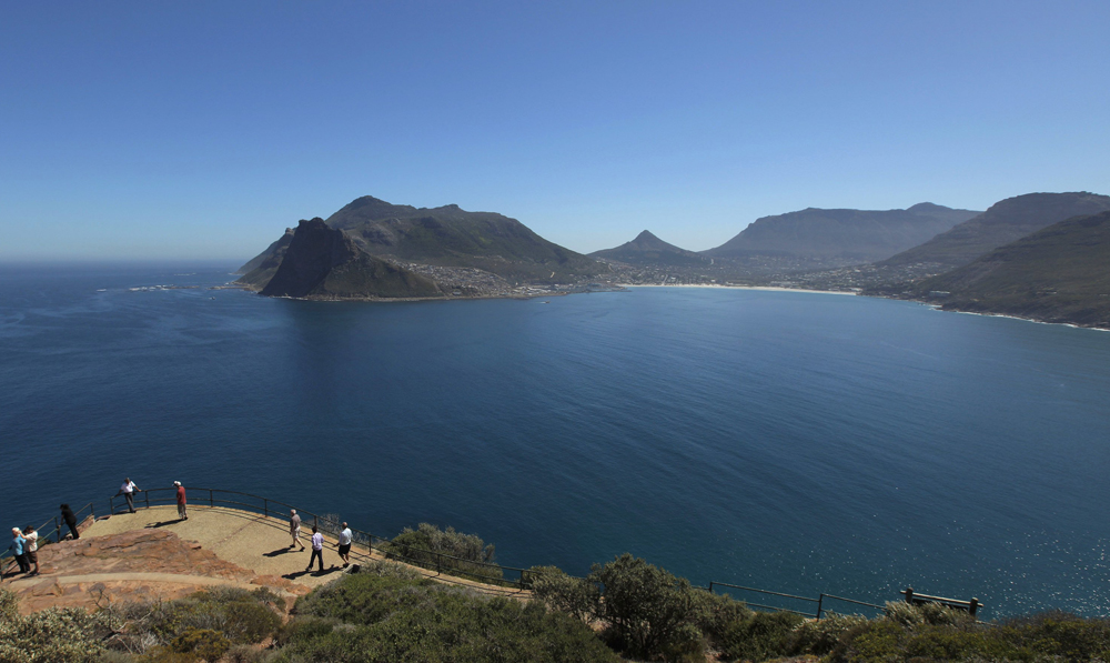 دراجون يجوبون شوارع مدينة كيب تاون إحدى التسع مدن الجنوب أفريقية التي ستستضيف مباريات نهائيات كأس العالم لكرة القدم 2010 .