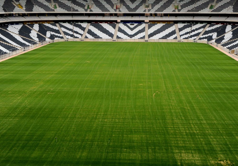 منظر عام لاستاد مبومبيلا في نيلسبرويت الجنوب أفريقية الذي ستجرى عليه بعض نهائيات كأس العالم لكرة القدم عام 2010.