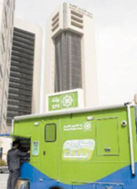 خدمات بيعية وتسويقية لعملاء «بيتك» عبر سيارات Mobi Baitak