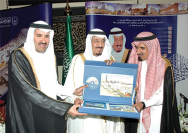 أمير الرياض يدشن برنامج الأمير سلمان للوفاء لجامعة الملك سعود