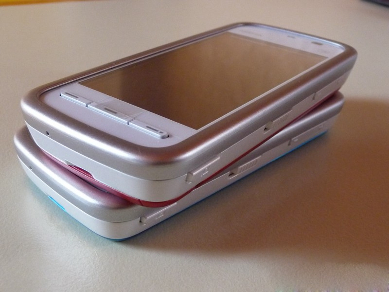 صورة للهاتف النقال الجديد نوكيا T-Mobile Nokia 5230 Nuron في سان فرانسيسكو.