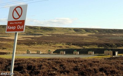 الجيش البريطاني يعتذر لاستخدام مجسمات تشبه المساجد في حقول الرماية