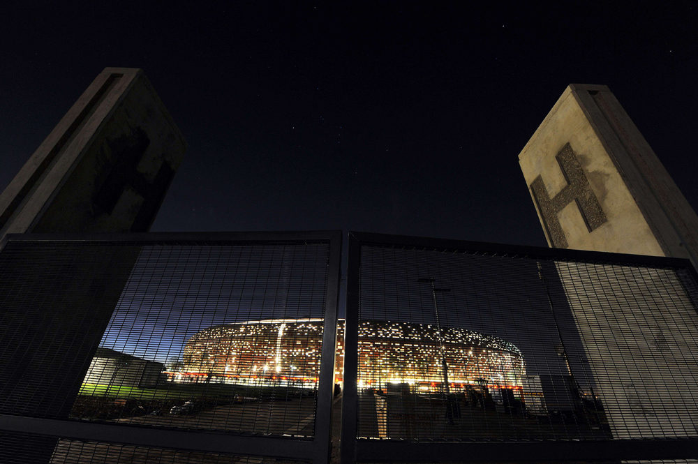 منظر لاستاد مدينة سويتو الذي سيستضيف مباراتي الافتتاح ونهائي كأس العالم لكرة القدم  2010 في جنوب إفريقيا.