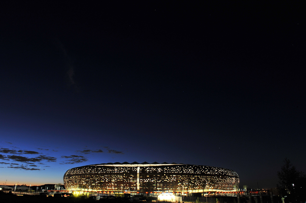 منظر لاستاد مدينة سويتو الذي سيستضيف مباراتي الافتتاح ونهائي كأس العالم لكرة القدم  2010 في جنوب إفريقيا.