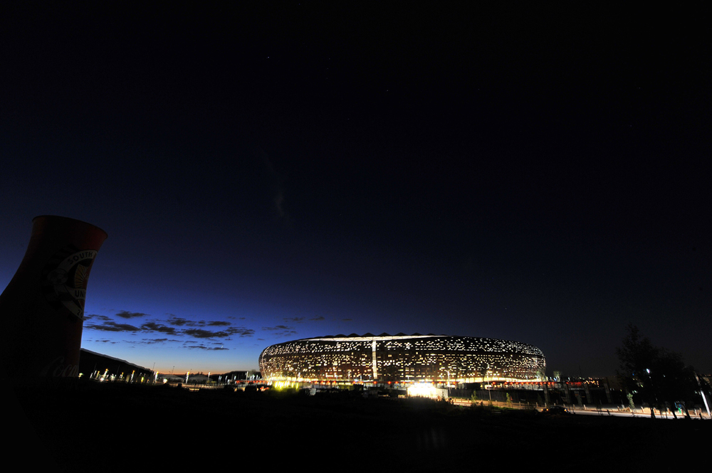 منظر لاستاد مدينة سويتو الذي سيستضيف مباراتي الافتتاح ونهائي كأس العالم لكرة القدم  2010 في جنوب إفريقيا.