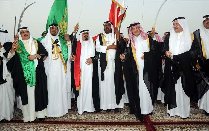 الملك يهدي البحرينيين مدينة طبية بمليار ريال