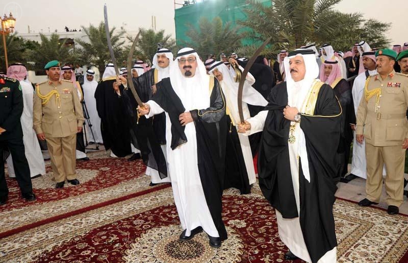 الملك يهدي البحرينيين مدينة طبية بمليار ريال