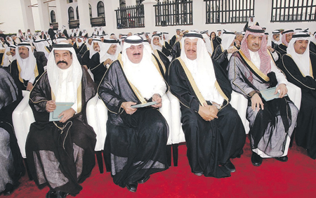 السيف «الرمز» بيد الملك بعد 140 عاما