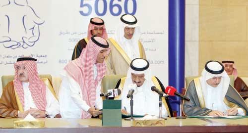 الأمير سلمان يحث على نشر ثقافة المسؤولية الاجتماعية وتعزيزها