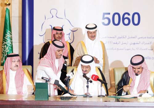 الأمير سلمان يحث على نشر ثقافة المسؤولية الاجتماعية وتعزيزها