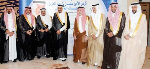 الأمير سلمان يحث على نشر ثقافة المسؤولية الاجتماعية وتعزيزها