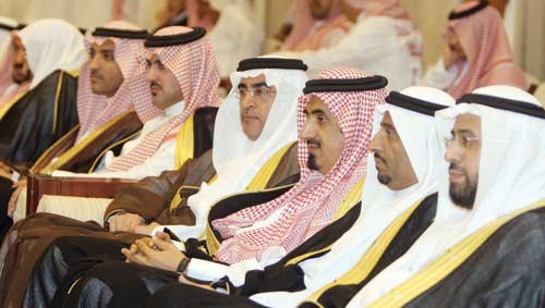 الأمير سلمان يحث على نشر ثقافة المسؤولية الاجتماعية وتعزيزها