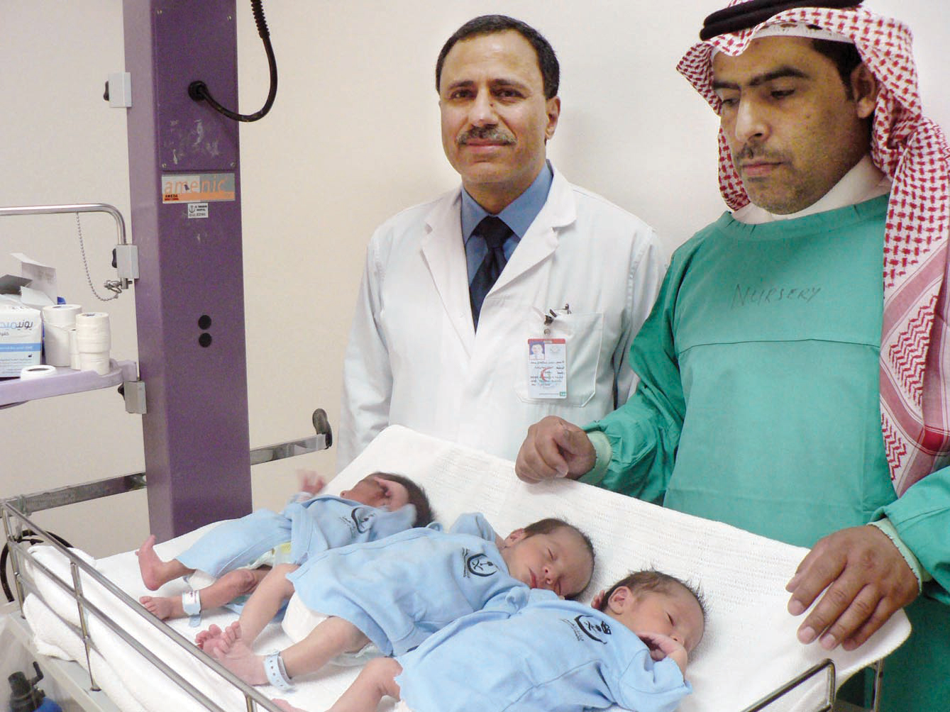 سعودية تنجب 3 توائم في حالة طبية نادرة