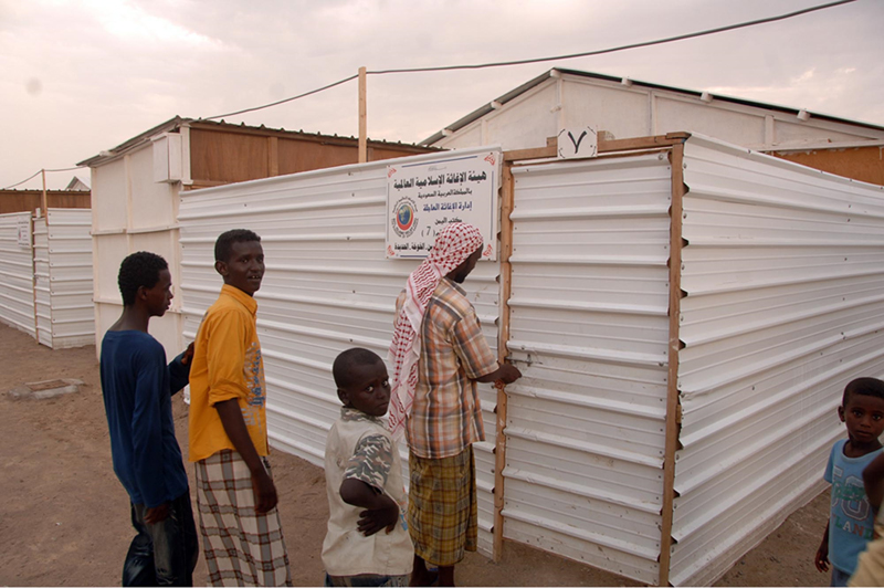 هيئة الإغاثة الإسلامية تسلم وحدات سكنية للاجئين في مدينة الخوخة في اليمن