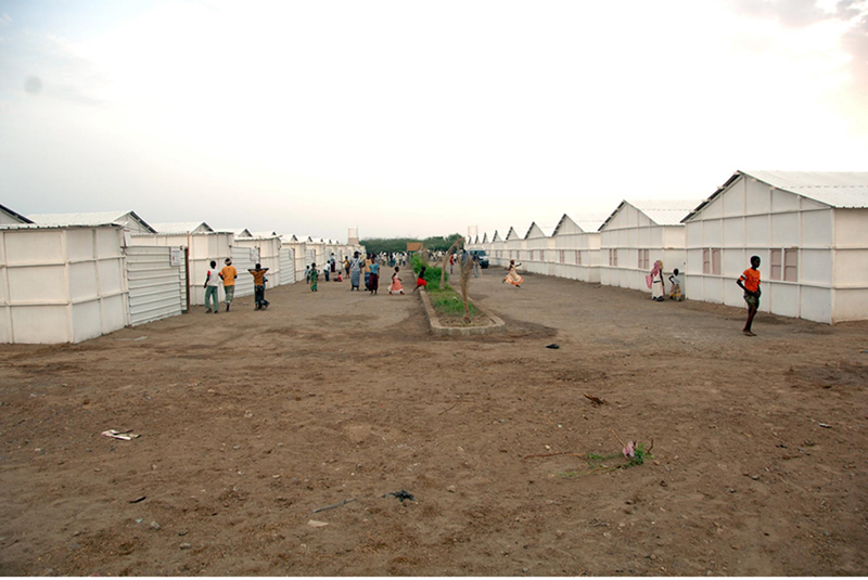 هيئة الإغاثة الإسلامية تسلم وحدات سكنية للاجئين في مدينة الخوخة في اليمن