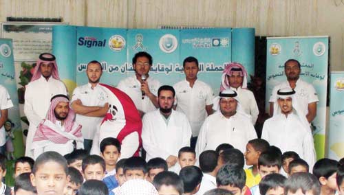 مدرسة طلحة .. حملة وطنية ومسرحية لمكافحة تسوس الأسنان