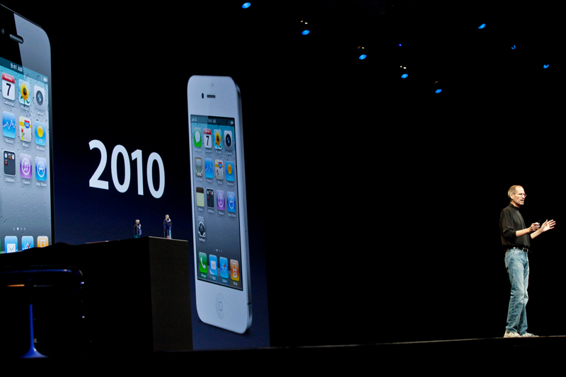 آبل تكشف النقاب عن iPhone 4