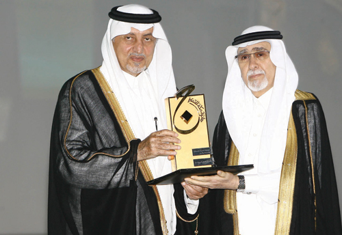 خالد الفيصل: اختص الله البلد الأمين ببيته الحرام وميزه.. فولى علينا ملكا نادرا مبادرا