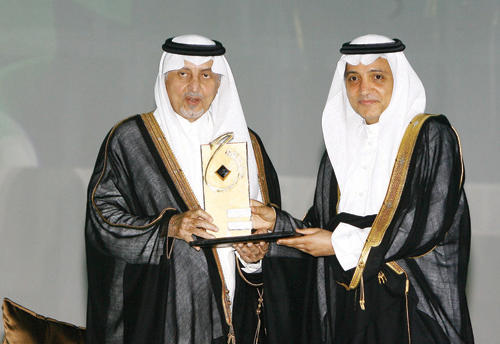 خالد الفيصل: اختص الله البلد الأمين ببيته الحرام وميزه.. فولى علينا ملكا نادرا مبادرا