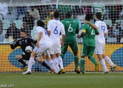 اليونان تنعش آمالها في المونديال بفوز درامي على نيجيريا