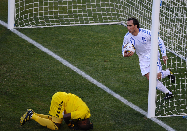 اليونان تنعش آمالها في المونديال بفوز درامي على نيجيريا