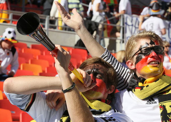 طرد كلوزه .. فحقق الصرب المفاجأة بفوزهم الأول على ألمانيا في المونديال