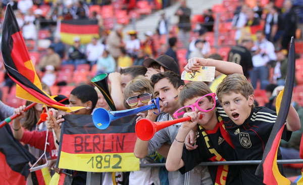 طرد كلوزه .. فحقق الصرب المفاجأة بفوزهم الأول على ألمانيا في المونديال