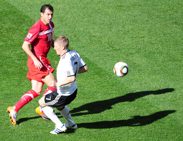 طرد كلوزه .. فحقق الصرب المفاجأة بفوزهم الأول على ألمانيا في المونديال