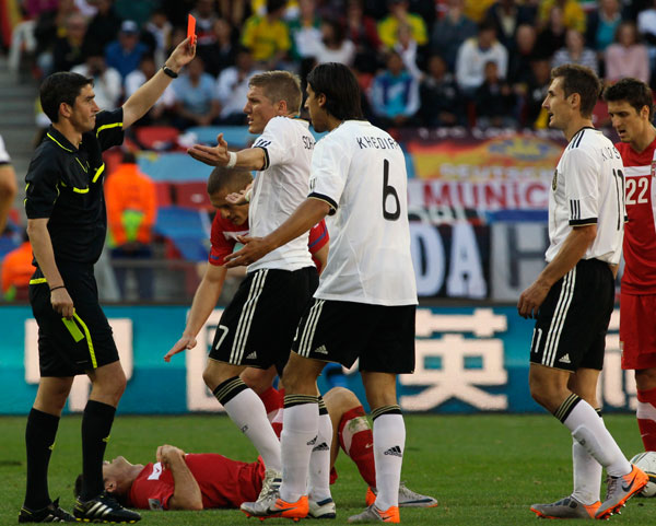 طرد كلوزه .. فحقق الصرب المفاجأة بفوزهم الأول على ألمانيا في المونديال