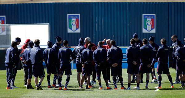 الفرصة متاحة أمام أبطال العالم للتعويض