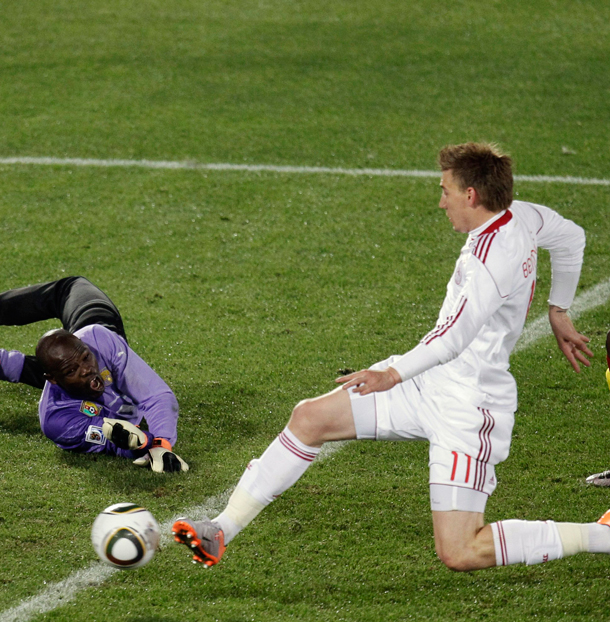 الدنمارك يؤهل هولندا إلى الدور الثاني