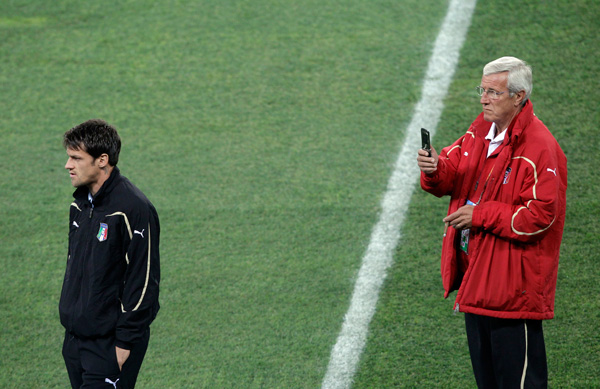 ليبي مدرب إيطاليا يفكر في كيفية مواجهة طول قامة لاعبي نيوزيلندا