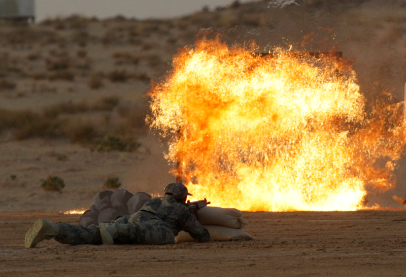 الأمير محمد بن نايف يرعى حفل تخريج دورات معهد حرس الحدود في الرياض