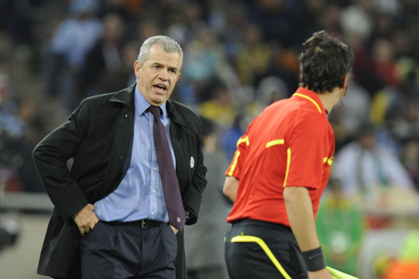 مدرب المكسيك يرفض الحديث عن الحكام