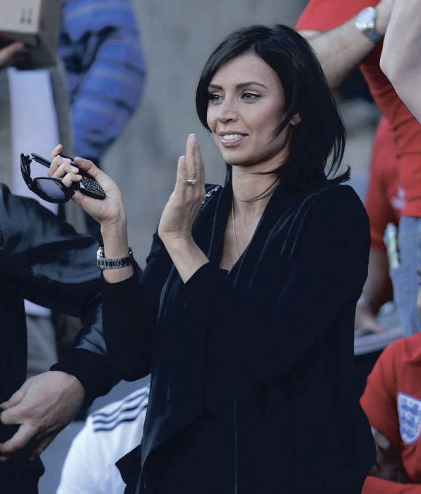 زوجات اللاعبين.. نذير شؤم