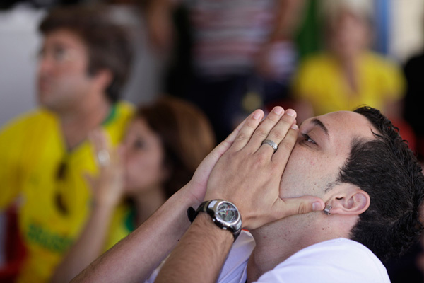 بعد الخروج من المونديال..دموع ولعنات في شوارع البرازيل