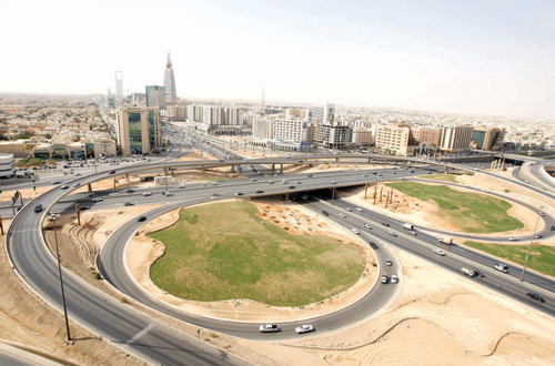 نبحث تخصيص الطرق مع الجهات المختصة قريبا .. 41 ألف كيلومتر من الطرق المفردة تتحول إلى مزدوجة