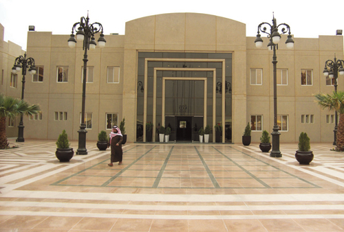 شركة شبه الجزيرة .. 45 عاما من العطاء لخدمة الوطن