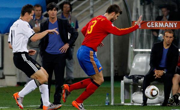 لوف مدرب ألمانيا يتوقع فوز أسبانيا بكأس العالم