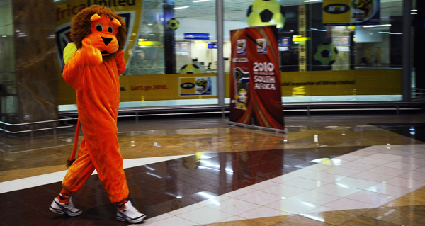 مانديلا يغادر الحفل والكأس كاد يخطف